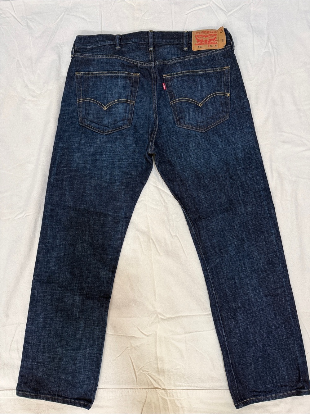 Levi's Indigo Blue Men's Straight Jeans - Classic Five-Pocket W38/L32